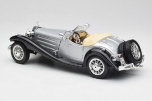 Mercedes 500K Roadster Silver Bburago 1:18 3020-M1 Metall — bild 7 av 8
