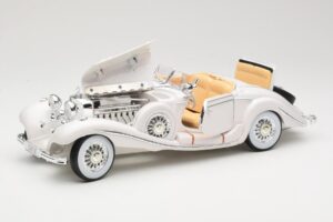 Mercedes 500K Special Roadster Vit Premiere Edition Maisto 1:18 536055 Metall — bild 2 av 8