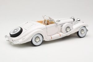 Mercedes 500K Special Roadster Vit Premiere Edition Maisto 1:18 536055 Metall — bild 3 av 8