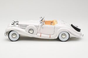 Mercedes 500K Special Roadster Vit Premiere Edition Maisto 1:18 536055 Metall — bild 4 av 8