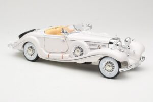 Mercedes 500K Special Roadster Vit Premiere Edition Maisto 1:18 536055 Metall — bild 6 av 8