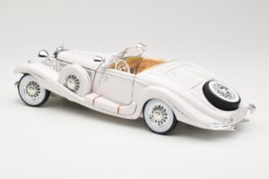 Mercedes 500K Special Roadster Vit Premiere Edition Maisto 1:18 536055 Metall — bild 7 av 8