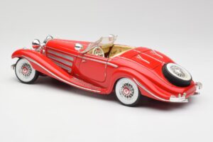 Mercedes 500K Special Roadster Röd Maisto 1:18 56058 Metall — bild 7 av 8