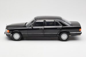 Mercedes 560 SEL W126 Svart Återförsäljarupplaga Norev 1:18 B66040599 Metall — bild 4 av 8
