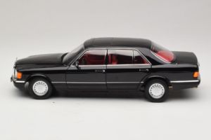 Mercedes 560 SEL W126 Svart Med Röd Interiör Norev 1:18 183788 Metall — bild 3 av 8