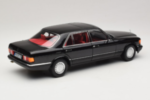 Mercedes 560 SEL W126 Svart Med Röd Interiör Norev 1:18 183788 Metall — bild 5 av 8