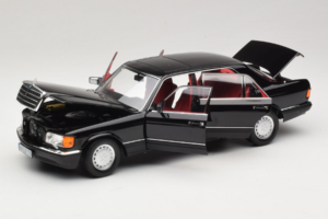 Mercedes 560 SEL W126 Svart Med Röd Interiör Norev 1:18 183788 Metall — bild 8 av 8