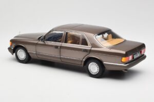 Mercedes 560 SEL W126 Impala Brun Återförsäljarupplaga Norev 1:18 B66040646 Metall — bild 7 av 8