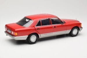 Mercedes 560 SEL W126 Röd Norev 1:18 183463 Metall — bild 3 av 8
