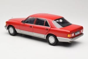 Mercedes 560 SEL W126 Röd Norev 1:18 183463 Metall — bild 7 av 8