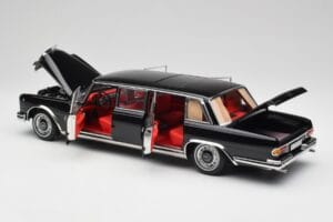 Mercedes 600 Pullman W100 Svart NZG 1:18 1071/50 Metall — bild 5 av 8