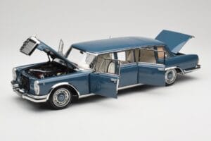 Mercedes 600 Pullman W100 Blå NZG 1:18 B66040707 Metall — bild 2 av 8