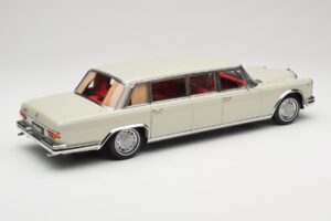 Mercedes 600 Pullman W100 Ljusgrå NZG 1:18 B66040708 Metall — bild 3 av 8