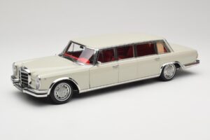 Mercedes 600 Pullman W100 Ljusgrå NZG 1:18 B66040708 Metall