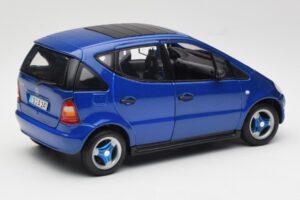 Mercedes A-Class W168 Mörkblå Maisto 1:18 B66005219 Metall — bild 3 av 8