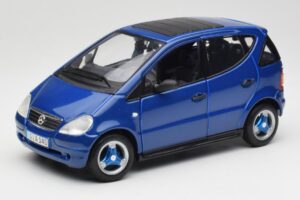 Mercedes A-Class W168 Mörkblå Maisto 1:18 B66005219 Metall
