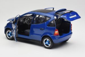 Mercedes A-Class W168 Mörkblå Maisto 1:18 B66005219 Metall — bild 5 av 8