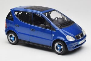 Mercedes A-Class W168 Mörkblå Maisto 1:18 B66005219 Metall — bild 6 av 8