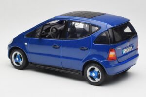Mercedes A-Class W168 Mörkblå Maisto 1:18 B66005219 Metall — bild 7 av 8