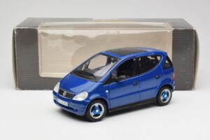 Mercedes A-Class W168 Mörkblå Maisto 1:18 B66005219 Metall — bild 8 av 8