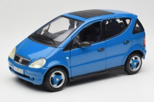 Mercedes A-Class W168 Ljusblå Maisto 1:18 37800-M5 Metall
