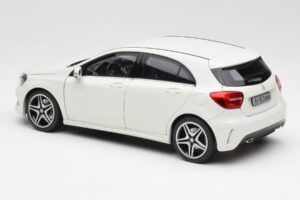 Mercedes A-Class W176 Cirrus Vit Norev 1:18 B66960126 Metall — bild 7 av 8