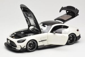 Mercedes AMG GT C190 Black Series Diamond White Metallic Minichamps 1:18 110032020 Metall — bild 2 av 8