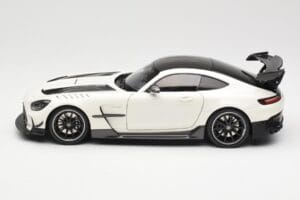 Mercedes AMG GT C190 Black Series Diamond White Metallic Minichamps 1:18 110032020 Metall — bild 4 av 8