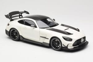 Mercedes AMG GT C190 Black Series Diamond White Metallic Minichamps 1:18 110032020 Metall — bild 6 av 8