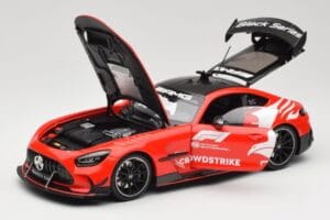 Mercedes AMG GT C190 Black Series Safety Car F1 2024 Minichamps 1:18 110032090 Metall — bild 2 av 8
