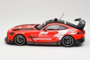 Mercedes AMG GT C190 Black Series Safety Car F1 2024 Minichamps 1:18 110032090 Metall — bild 4 av 8