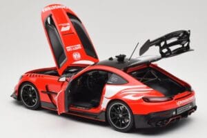 Mercedes AMG GT C190 Black Series Safety Car F1 2024 Minichamps 1:18 110032090 Metall — bild 5 av 8