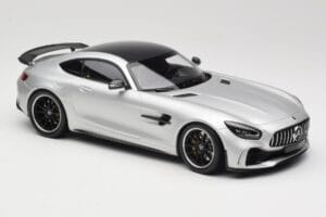 Mercedes AMG GT R C190 Silver Minichamps 1:18 155036025 Metall — bild 4 av 6