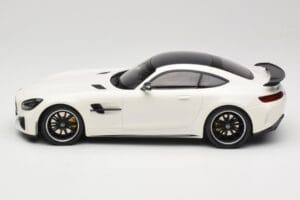Mercedes AMG GT R C190 Vit Metallic Minichamps 1:18 155036028 Metall — bild 3 av 6