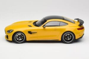 Mercedes AMG GT R C190 Gul Minichamps 1:18 155036021 Metall — bild 3 av 6