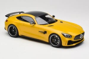 Mercedes AMG GT R C190 Gul Minichamps 1:18 155036021 Metall — bild 4 av 6