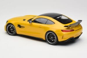 Mercedes AMG GT R C190 Gul Minichamps 1:18 155036021 Metall — bild 5 av 6