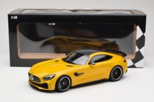 Mercedes AMG GT R C190 Gul Minichamps 1:18 155036021 Metall — bild 6 av 6