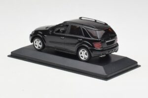 Mercedes AMG ML 63 W164 Svart Minichamps 1:43 400037670 Metall — bild 3 av 4