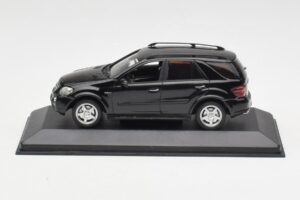 Mercedes AMG ML 63 W164 Svart Minichamps 1:43 400037670 Metall