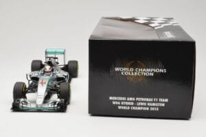 Mercedes AMG Petronas W06 Hybrid #44 L. Hamilton F1 World Champion 2015 Minichamps 1:18 186150044 Metall — bild 6 av 6
