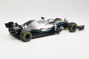 Mercedes AMG Petronas W10 #44 L. Hamilton Winner Chinese GP 2019 Minichamps 1:18 110190344 Metall — bild 2 av 6