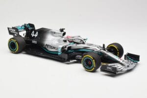 Mercedes AMG Petronas W10 #44 L. Hamilton Winner Chinese GP 2019 Minichamps 1:18 110190344 Metall — bild 4 av 6