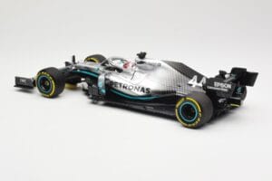 Mercedes AMG Petronas W10 #44 L. Hamilton Winner Chinese GP 2019 Minichamps 1:18 110190344 Metall — bild 5 av 6