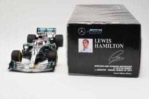 Mercedes AMG Petronas W10 #44 L. Hamilton Winner Chinese GP 2019 Minichamps 1:18 110190344 Metall — bild 6 av 6