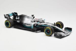 Mercedes AMG Petronas W10 #44 L. Hamilton F1 World Champion 2019 Minichamps 1:18 110190044 Metall — bild 4 av 6