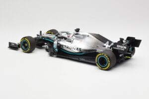 Mercedes AMG Petronas W10 #44 L. Hamilton F1 World Champion 2019 Minichamps 1:18 110190044 Metall — bild 5 av 6