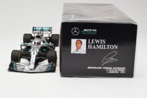 Mercedes AMG Petronas W10 #44 L. Hamilton F1 World Champion 2019 Minichamps 1:18 110190044 Metall — bild 6 av 6