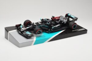 Mercedes AMG Petronas W12 E Performance #44 L. Hamilton Bahrain GP 2021 Minichamps 1:18 113210144 Metall — bild 2 av 6