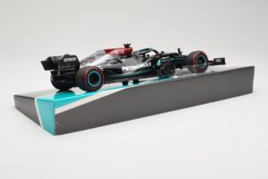 Mercedes AMG Petronas W12 E Performance #44 L. Hamilton Bahrain GP 2021 Minichamps 1:18 113210144 Metall — bild 3 av 6